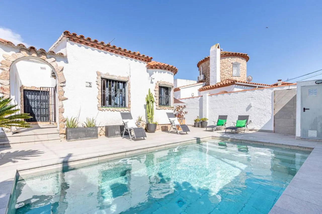 137- Empurialola-Casa De Vacaciones Con Piscina Privada En إمبوريابرافا